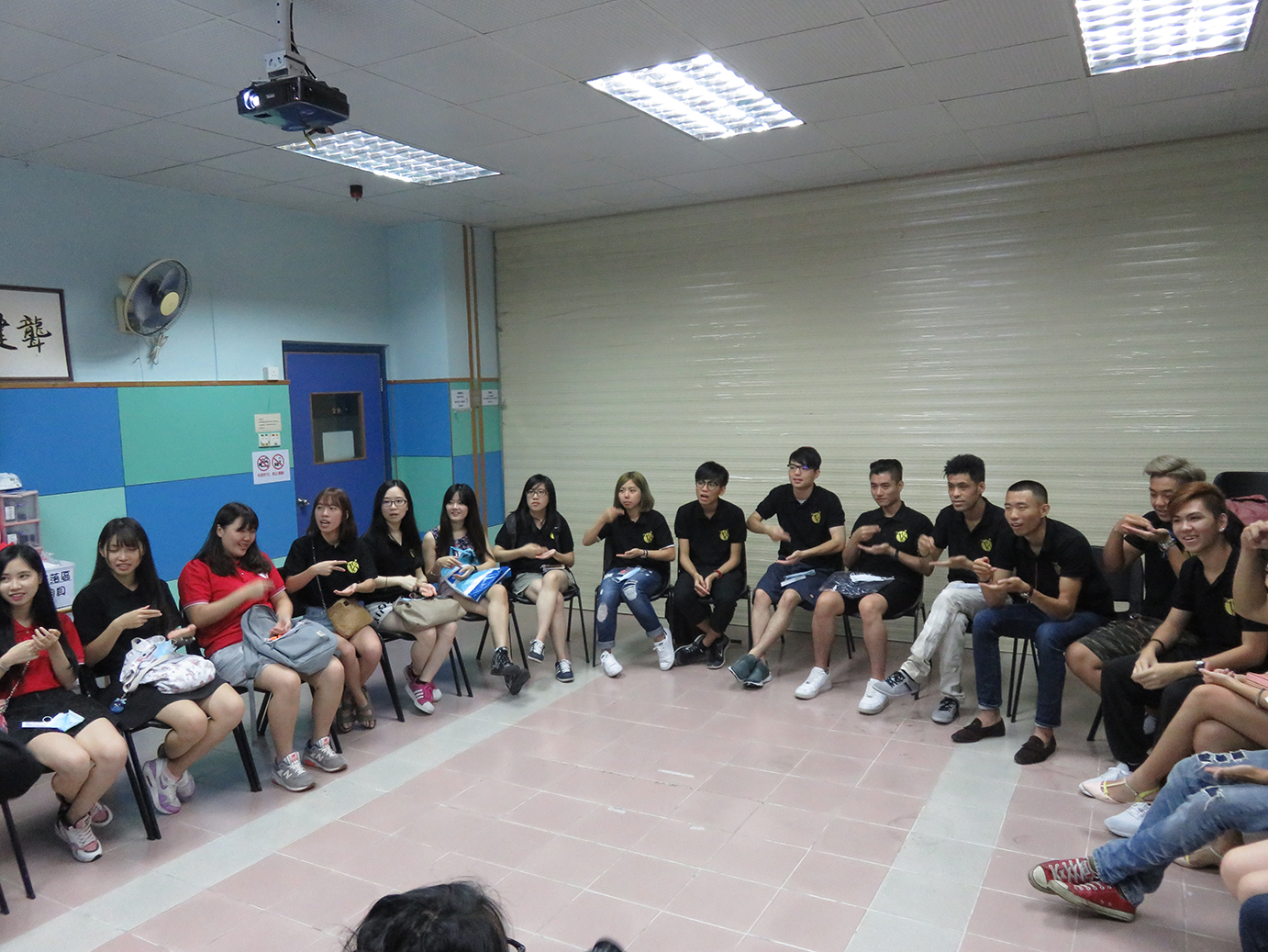 輕輕鬆鬆學手語